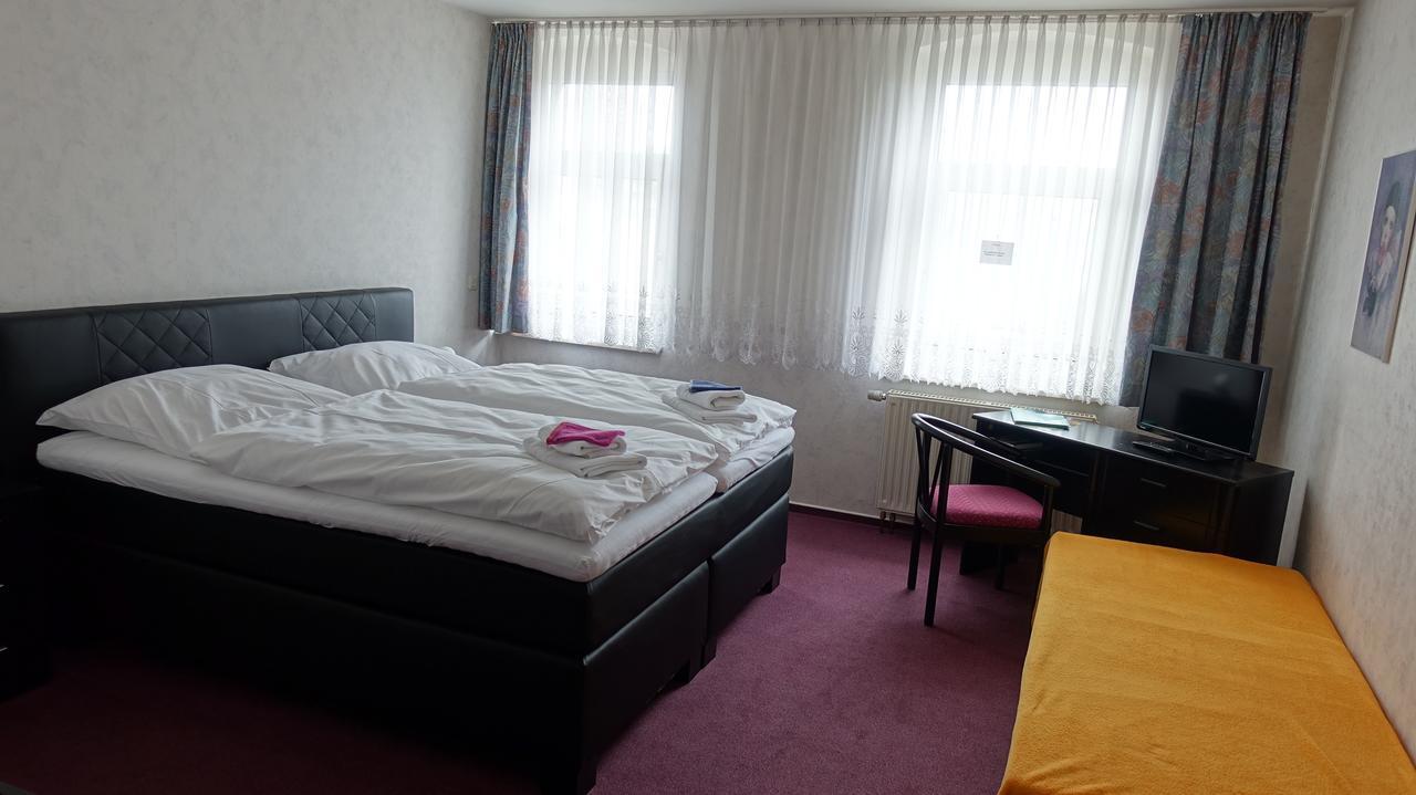 Hotel Goldener Loewe Triebes Extérieur photo