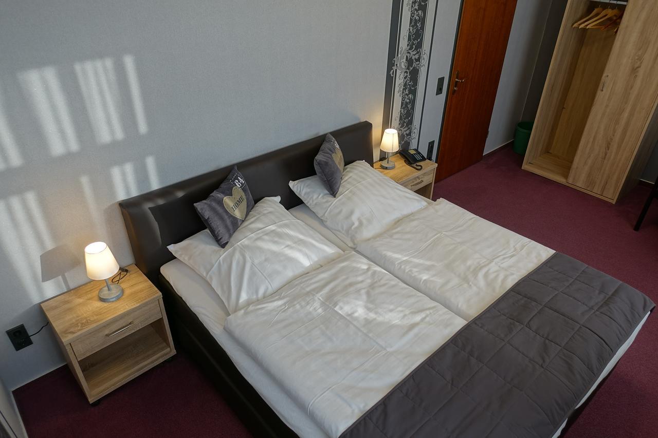 Hotel Goldener Loewe Triebes Extérieur photo